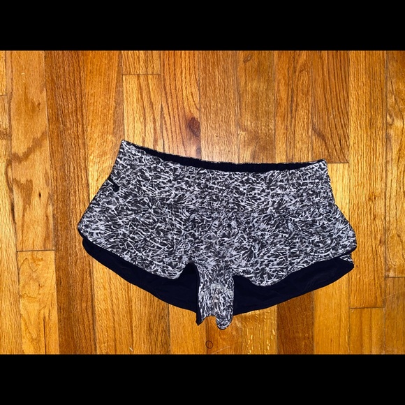 Lululemon Reversible Shorts - Picture 3 of 4